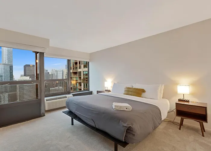2bd River North With Million Dollar Views! Chicago