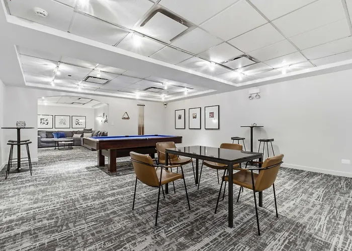 2bd River North With Million Dollar Views! Chicago